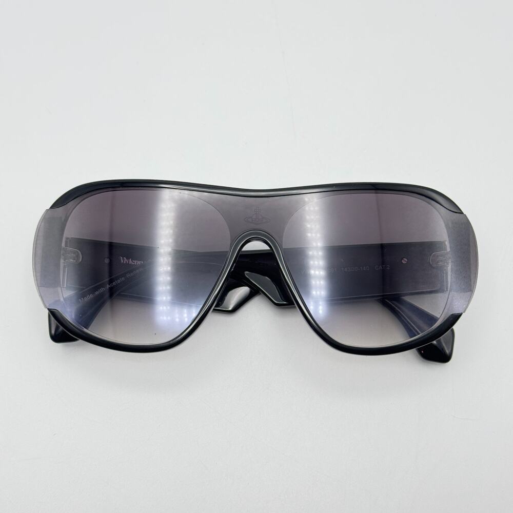 Vivienne Westwood Sunglasses Atlanta VW5020 091 Black Aviator Gradient Shield